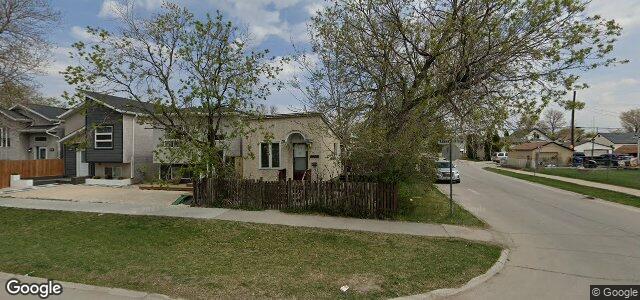 Photo of 1925 Bannatyne Avenue W in Winnipeg, Manitoba