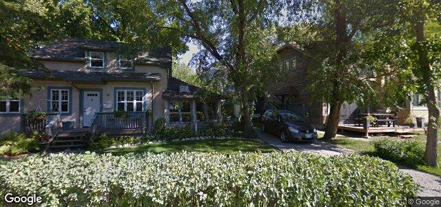 Larawan ng 30 Deer Lodge Place sa Winnipeg, Manitoba