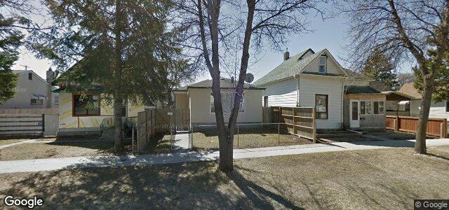 Photo of 812 Manitoba Avenue in Winnipeg, Manitoba