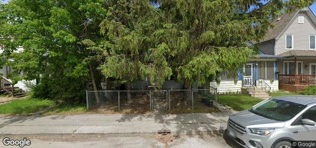 Photo of 377 Harbison Avenue W in Winnipeg, Manitoba