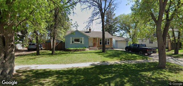 Photo of 920 Oakenwald Avenue in Winnipeg, Manitoba