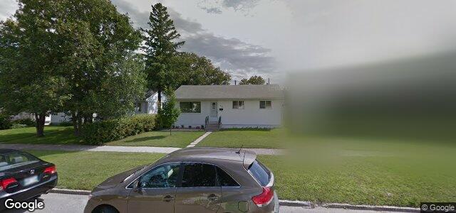 Photo of 905 Buchanan Boulevard in Winnipeg, Manitoba