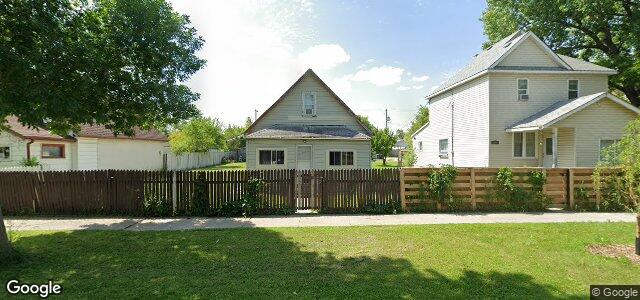 Photo of 818 Flora Avenue in Winnipeg, Manitoba