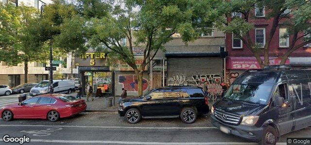 Larawan ng 990 Manhattan Avenue sa Winnipeg, Manitoba