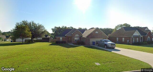 Photo of 103 Brittany Drive in Winnipeg, Manitoba