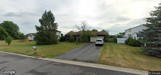 Larawan ng 2 Woodstock Lane sa Winnipeg, Manitoba