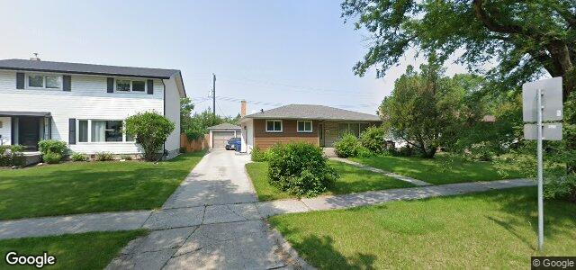 Larawan ng 18 Grandcrest Street sa Winnipeg, Manitoba