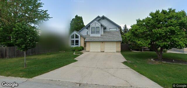 Photo of 10 Chippenham Court in Winnipeg, Manitoba