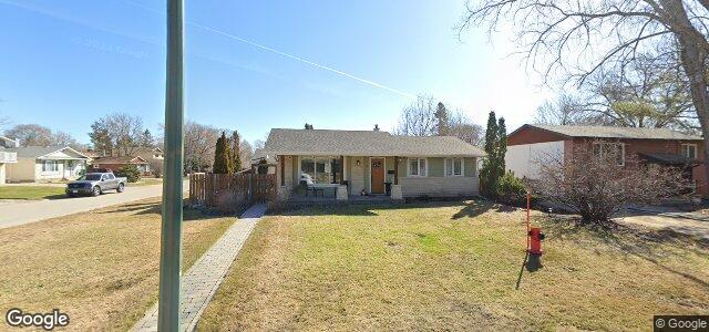 Photo of 2 Pembridge Bay in Winnipeg, Manitoba