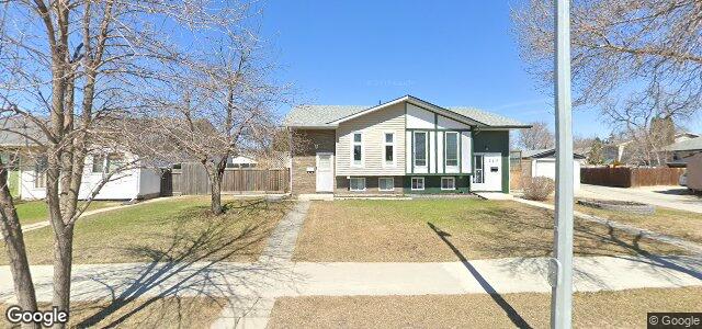 Photo of 383 Meadowood Drive in Winnipeg, Manitoba