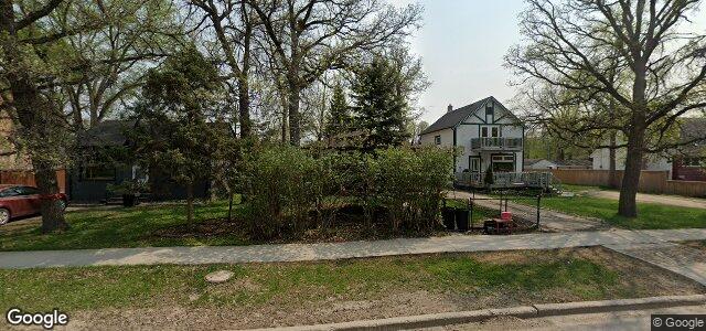 Photo of 102 St Vital Road in Winnipeg, Manitoba