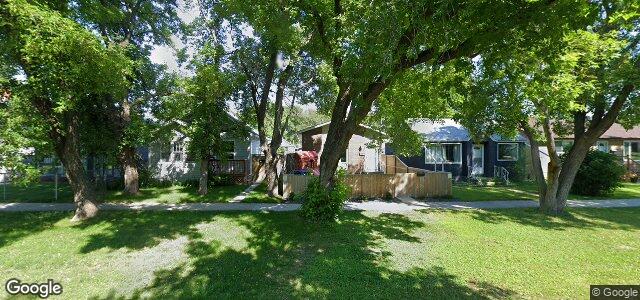 Photo of 215 Kildare Avenue W in Winnipeg, Manitoba