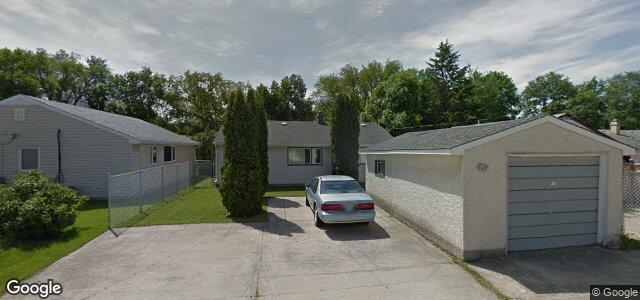 Photo of 435 Kildare Avenue W in Winnipeg, Manitoba