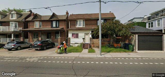 Photo of 320 Woodbine Avenue in Winnipeg, Manitoba