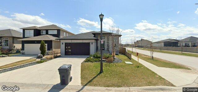 Larawan ng 2 East Plains Drive sa Winnipeg, Manitoba