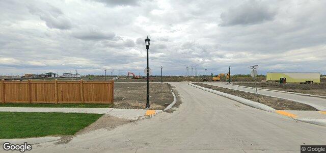 2 Yellow Moon Crescent ਦੀ ਫੋਟੋ, ਵਿਨੀਪਿਗ, ਮੈਨੀਟੋਬਾ