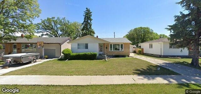 Photo of 15 Golden Gate Bay in Winnipeg, Manitoba