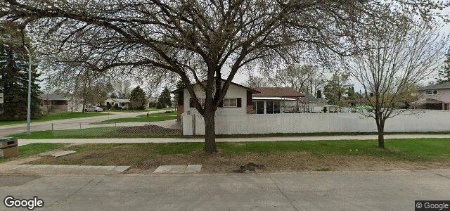 Larawan ng 2 Lake Park Drive sa Winnipeg, Manitoba