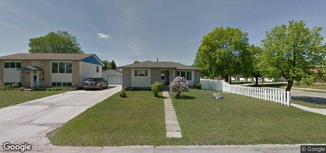 Photo of 2 Madrill Close in Winnipeg, Manitoba