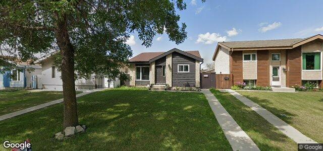 Larawan ng 207 Weitzel Street sa Winnipeg, Manitoba
