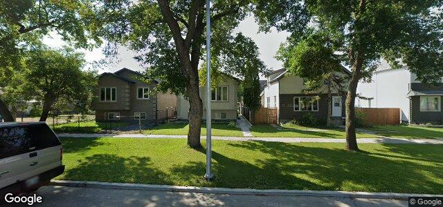 Photo of 208 Ravelston Avenue W in Winnipeg, Manitoba