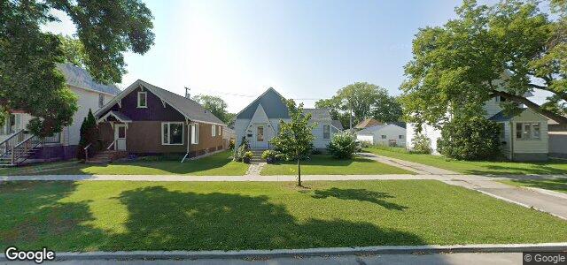 Photo of 316 Ravelston Avenue W in Winnipeg, Manitoba