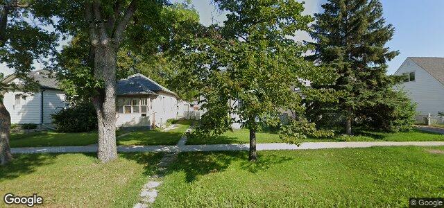 Photo of 333 Ravelston Avenue W in Winnipeg, Manitoba