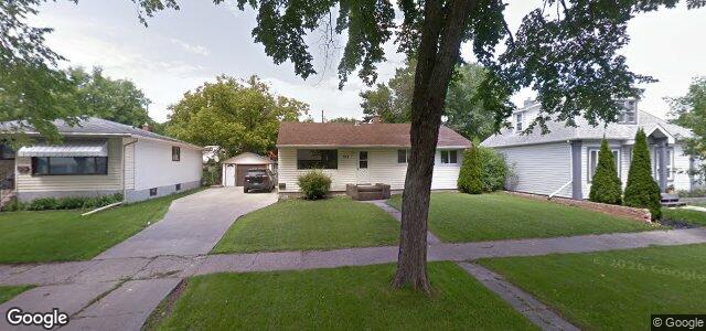 Photo of 413 Harvard Avenue W in Winnipeg, Manitoba