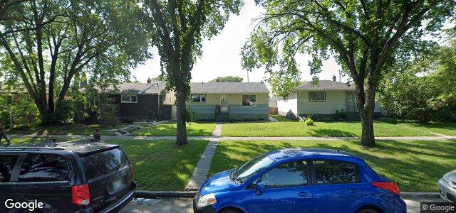 Photo of 560 Ravelston Avenue W in Winnipeg, Manitoba
