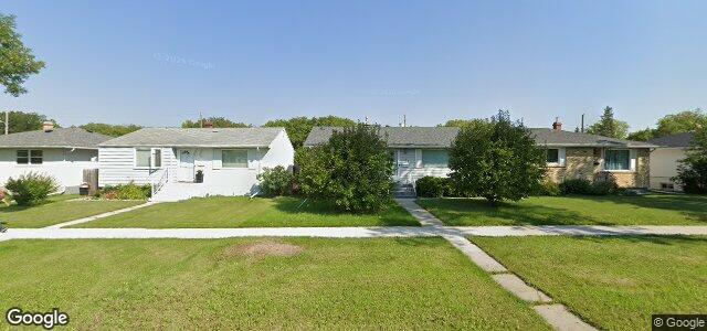 Photo of 709 Ravelston Avenue W in Winnipeg, Manitoba