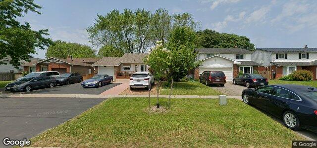 Photo of 15 Lakeshore Road in Winnipeg, Manitoba