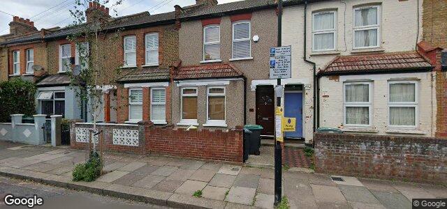 Larawan ng 17 Thackeray Avenue sa Winnipeg, Manitoba