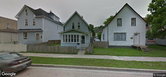 Photo of 306 Magnus Avenue in Winnipeg, Manitoba